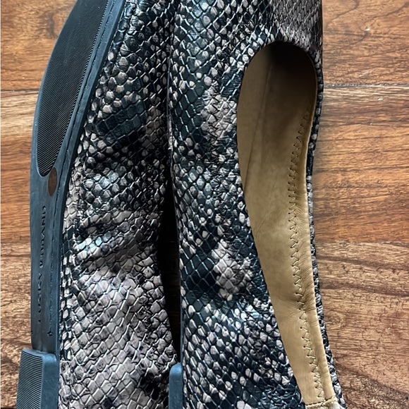 Lucky Brand women’s flat size 8 - Picture 3 of 3